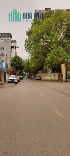 Bán nhà Ngọc Lâm 5 tầng, 33m2, Nhà Đẹp, Gần phố, Nhỉnh 4 tỷ