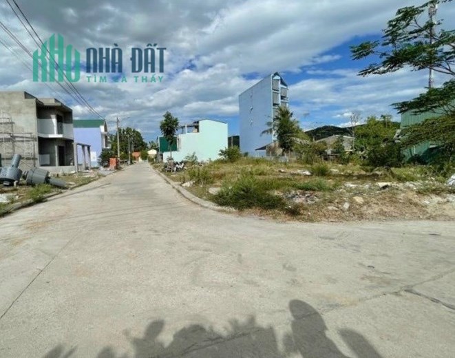. Góc 2 mặt kiệt 7.5m ngay Bệnh Viện 600, 40m ra Lê Văn Hiến, 130m2
