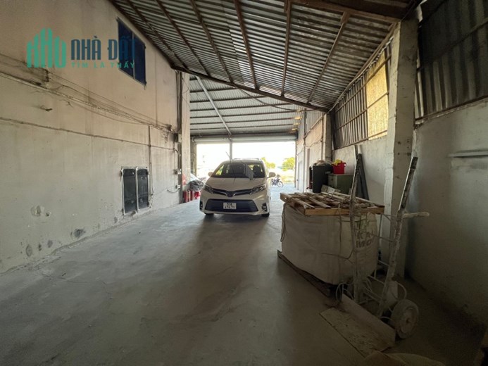 Cho thuê kho và nhà, diện tích sử dụng 700 m2 giá chỉ 50 triệu/tháng
. ngay Phú Định,Q8