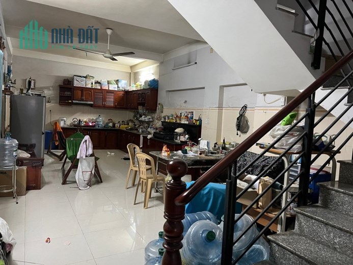 Cho thuê kho và nhà, diện tích sử dụng 700 m2 giá chỉ 50 triệu/tháng
. ngay Phú Định,Q8