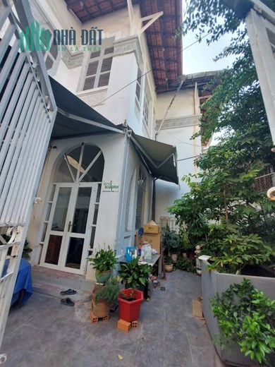 Cho thuê nhà quận 3 dt:7x20m trệt 1 lầu sân vườn giá 55 triệu