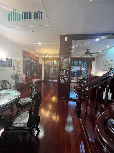BIỆT THỰ NGAY KHU SÂN BAY TÂN SƠN NHẤT- ĐẲNG CẤP - VỊ TRÍ ĐẮC ĐỊA - 45 TỶ QUÁ RẺ CHO TÌNH YÊU NÀY