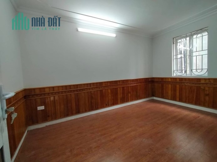 Bán nhà Thạch Bàn, ô tô, gần phố, lô góc, 45 m2, chỉ nhĩnh 4 tỷ.