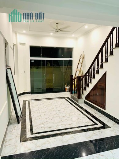 Bán nhà Thạch Bàn, ô tô, gần phố, lô góc, 45 m2, chỉ nhĩnh 4 tỷ.