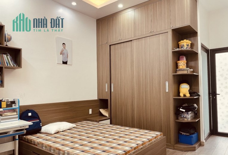 Bán nhà phố Chu Văn An - Lạch Tray 3 tầng có sân cổng riêng GIÁ 4.55 tỉ ngõ to rộng