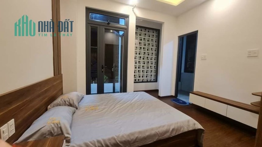 Bán gấp khách sạn 2 mặt tiền đường nhựa đường Ngô Thì Sỹ, Đà Lạt giá chỉ 12.3 tỷ