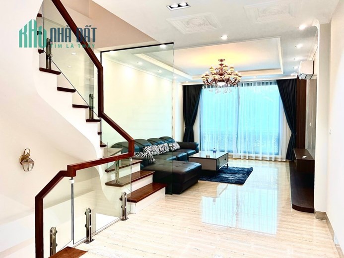 Bán nhà phố Ngọc Thụy, 50m2, 5 tầng, phân lô ô tô tránh, tặng nội thất, hơn 5 tỷ.