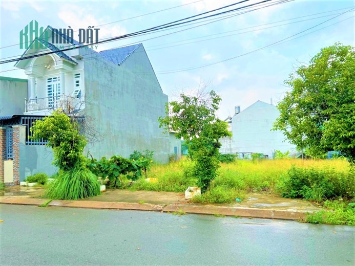 TÔI CHỦ BÁN GẤP 423m2 ĐẤT TCƯ 100%,CỔNG CHÀO BÌNH DƯƠNG,SHR,TIỆN KDOANH ĐƯỜNG NHỰA 1 tỷ 650