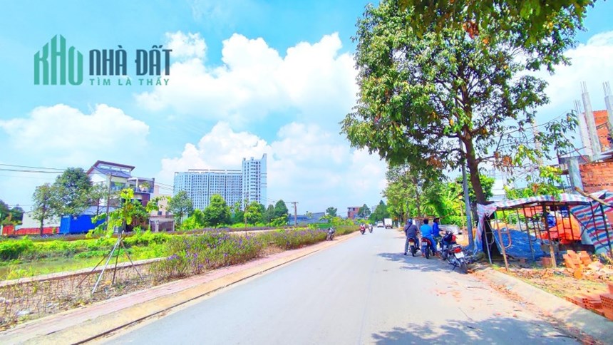 TÔI CHỦ BÁN GẤP 423m2 ĐẤT TCƯ 100%,CỔNG CHÀO BÌNH DƯƠNG,SHR,TIỆN KDOANH ĐƯỜNG NHỰA 1 tỷ 650