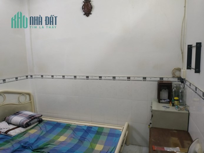 Bán nhà HXH đường Trần Phú, Q5, 40m2, 4x10, 2 tầng, 3PN, chỉ 3.3 tỷ TL chính chủ.