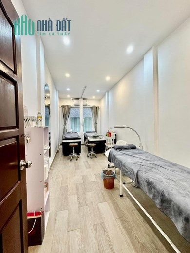 Bán gấp nhà Mặt phố Trần Hữu Tước, nhà đẹp kinh doanh sầm uất, 22m2, giá 3.45 tỷ