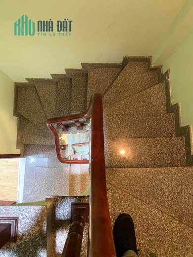 Nhà đẹp Hoàng Mai, 35m2, nhỉnh 3 tỷ, chính chủ, gần ô tô, tặng nội thất.
