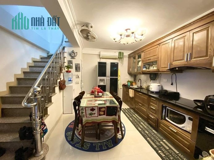 SIÊU PHẨM ĐỐNG ĐA - NHÀ ĐẸP - MẶT NGÕ 2 THOÁNG - Ở SƯỚNG - HIỆN ĐANG KINH DOANH- CHỦ TẶNG NỘI THẤT.