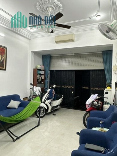 Bán nhà Tân Phú gần Chợ Tân Hương 4 tầng 40m2 ngang 4m giá 5.2 tỷ TL