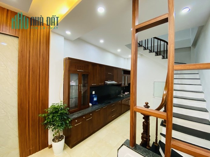 Cực hiếm. Bán nhà phố Hạ Đình. Lô góc 3 mặt thoáng. 40m2, MT 5m, nhỉnh 3 Tỷ. Gần ô tô. 0378230032.