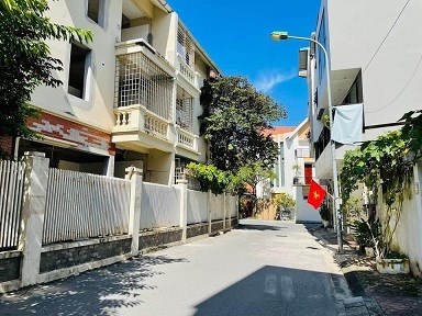 MẶT PHỐ - VỈA HÈ - ÔTÔ TRÁNH - GẦN HỒ - BIỆT THỰ BAO QUANH - NGẬP TRÀN TIỆN ÍCH.