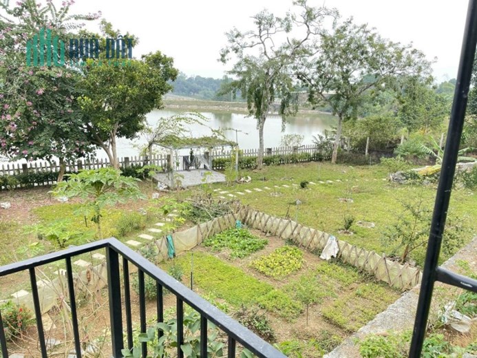 Hoa hậu ven hồ 1447m khuôn viên sẵn bám hồ Đồng Gội - Lương Sơn - Hòa Bình gia 9,x tỷ
