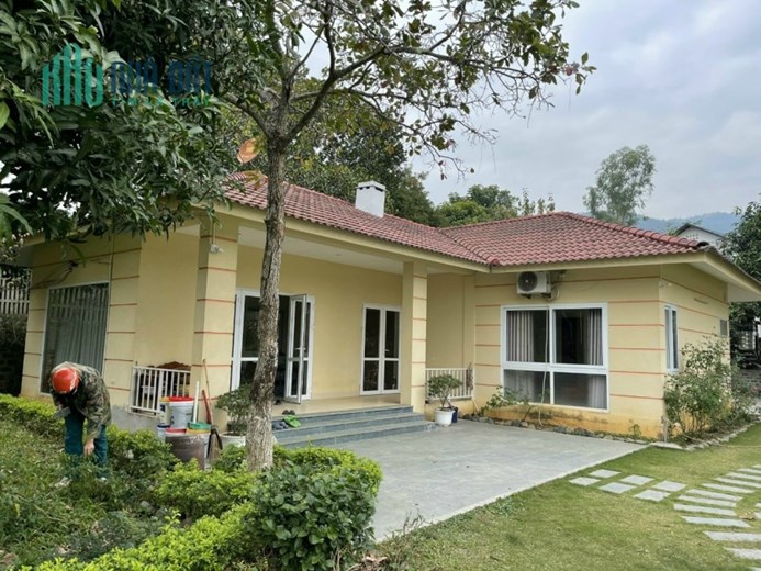 Hoa hậu ven hồ 1447m khuôn viên sẵn bám hồ Đồng Gội - Lương Sơn - Hòa Bình gia 9,x tỷ
