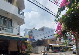 ngay mặt tiền đỗ nhuận đường nhựa 15m, nhà mới 3 tầng, 45m2 chỉ 5.45 tỷ