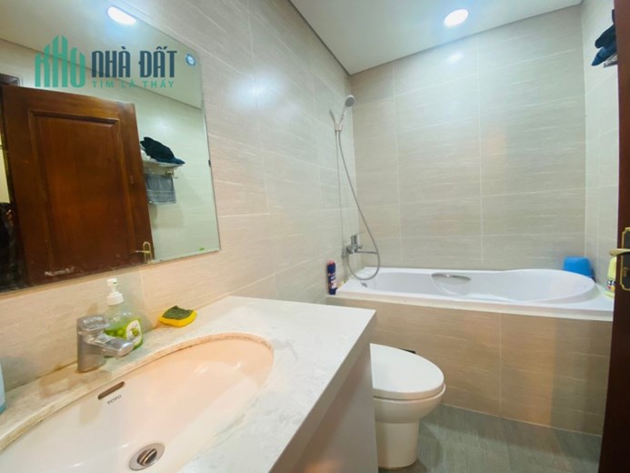 bán 4pn 172m2 goldmark city giá  rẻ nhất dự án lh 0394392185