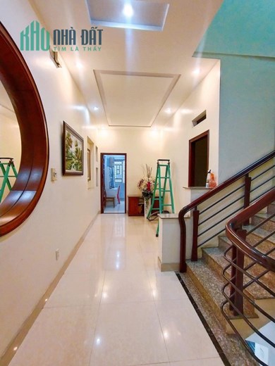 BÁN GẤP NHÀ MẶT TIỀN HẺM NHỰA 8M THÀNH THÁI QUẬN 10 .
NHÀ ĐEP MỚI 5 TÂNG NGANG 6 X 17M .