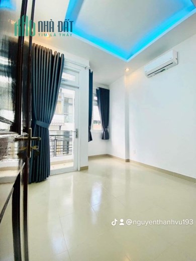BÁN GẤP NHÀ MẶT TIỀN HẺM NHỰA 8M THÀNH THÁI QUẬN 10 .
NHÀ ĐEP MỚI 5 TÂNG NGANG 6 X 17M .