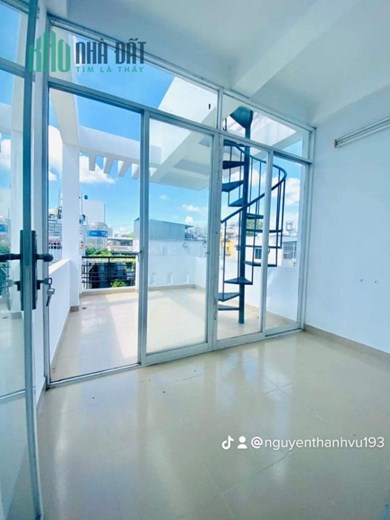 BÁN GẤP NHÀ MẶT TIỀN HẺM NHỰA 8M THÀNH THÁI QUẬN 10 .
NHÀ ĐEP MỚI 5 TÂNG NGANG 6 X 17M .