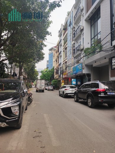 Chính chủ bán nhà Trần Quốc Hoàn, phân lô, LEXUS GX470 vào nhà, 3 ô tô tránh, vỉa hè, kinh doanh