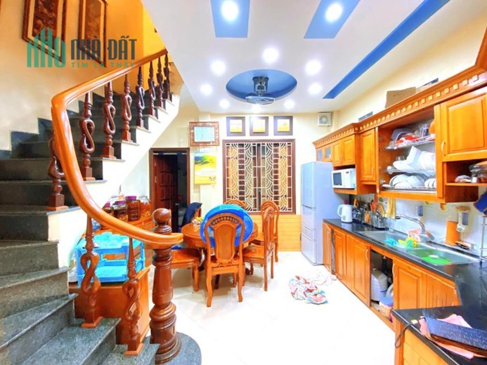 Bán nhà Ngọc Hà 40m2, 4T, 4m, 4 tỷ Ba Đình, nhà đẹp.