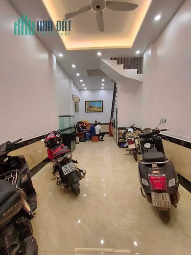 Bán nhà phố Nguyễn Chí Thanh, phân lô, ô tô đỗ, kinh doanh, 5 tầng, 37m2, 10.5 tỷ