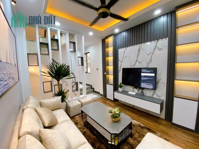 Lương Thế Vinh-Thanh Xuân 36/38mx5 tầng-3 mặt thoáng-lô góc ô tô vào nhà-full nội thất.