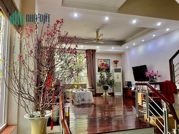 Cực đẹp nhà phố Ba Đình, 60m2, MT: 5,2m, Ô Tô Tránh, kinh doanh sầm uất, an sinh đỉnh