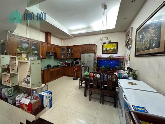 Cực đẹp nhà phố Ba Đình, 60m2, MT: 5,2m, Ô Tô Tránh, kinh doanh sầm uất, an sinh đỉnh