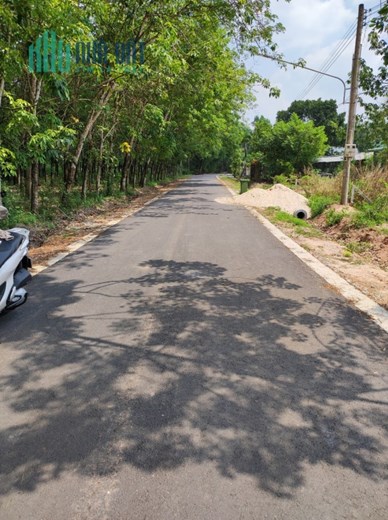 Lô đất cách DT 748 chỉ 100 mét, giá ngộp bán gấp