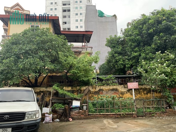 Bán nhà (đất) Xuân La, Tây Hồ. DT 235m2; MT15; Giá 61 tỷ. Phương.