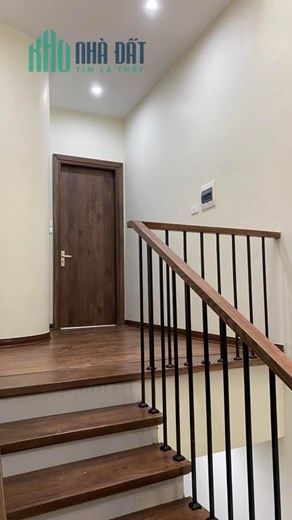BÁN NHÀ PHỐ TRẠM, DT 47 M, 5T, GIÁ 4.9 TỶ, NHÀ MỚI,NỘP THẤT ĐẸP.