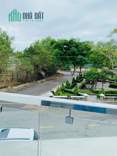 Nhà phường Định Hòa, đường DX 81, cách Quốc lộ 13 chỉ 200 mét, giá rẻ