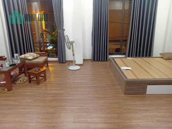 bán nhà  gần Hồ 45m x 5 tầng, mt: 6.3m
CÁCH 10m RA HỒ - 5M RA Ô TÔ TRÁNH