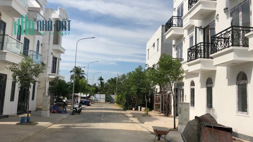 chinh chủ bán đat khu phan lô đung 12 m thạnh xuaam 52 q12 
dt 4.54 x11 gia 2ty9 thuong lượng