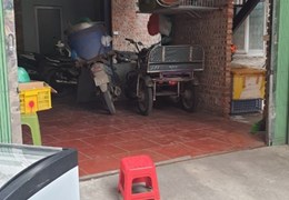 Nhà em có cho thuê ky ốt, địa điểm bán hàng kinh doanh và cho thuê căn hộ ở tầng 3. Nhà mặt tiền