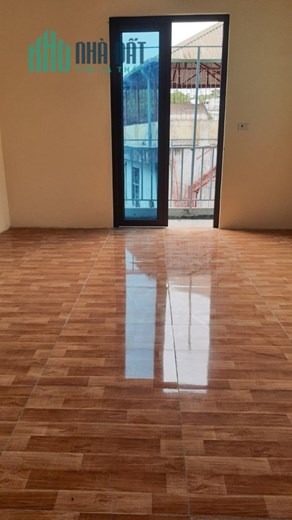 Nhà em có cho thuê ky ốt, địa điểm bán hàng kinh doanh và cho thuê căn hộ ở tầng 3. Nhà mặt tiền