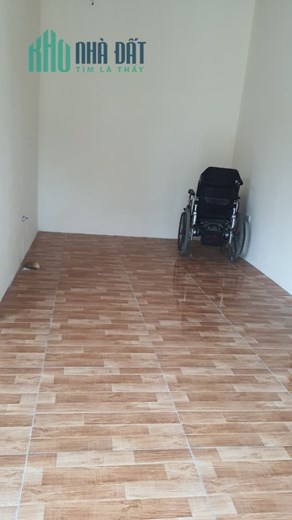 Nhà em có cho thuê ky ốt, địa điểm bán hàng kinh doanh và cho thuê căn hộ ở tầng 3. Nhà mặt tiền