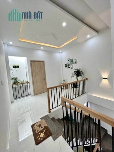 Nhà 2 tầng Trần Cao Vân sát Lê Độ kiệt thẳng thông gần đường