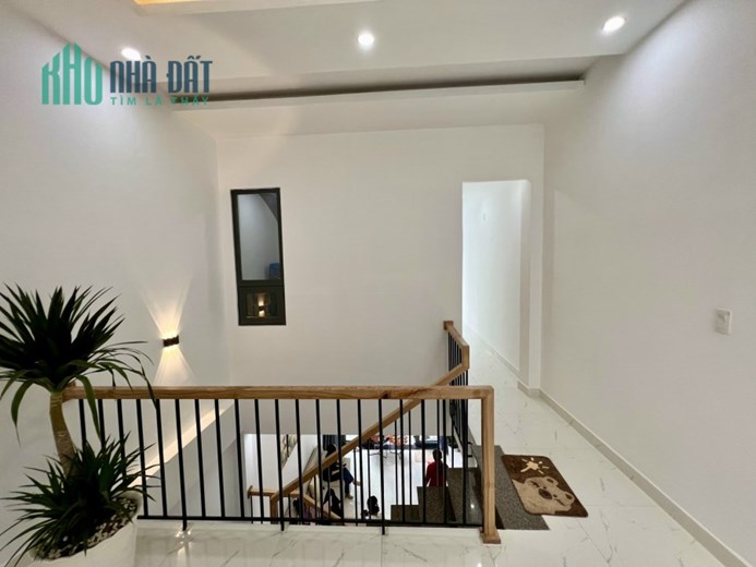 Nhà 2 tầng Trần Cao Vân sát Lê Độ kiệt thẳng thông gần đường