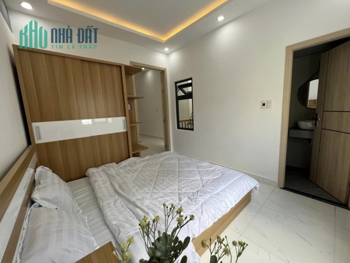 Nhà 2 tầng Trần Cao Vân sát Lê Độ kiệt thẳng thông gần đường