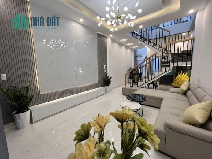 Nhà 2 tầng Trần Cao Vân sát Lê Độ kiệt thẳng thông gần đường