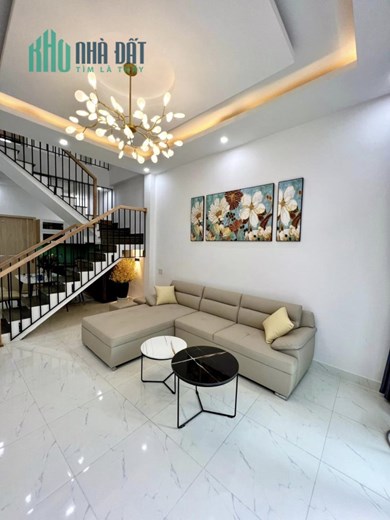 Nhà 2 tầng Trần Cao Vân sát Lê Độ kiệt thẳng thông gần đường