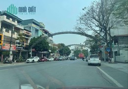 Bán nhà 3 tầng dt 100 m2 với giá chưa tới 10 tỷ đồng tại đường Hoàng Liên (là đường Hoàng Sào cũ),