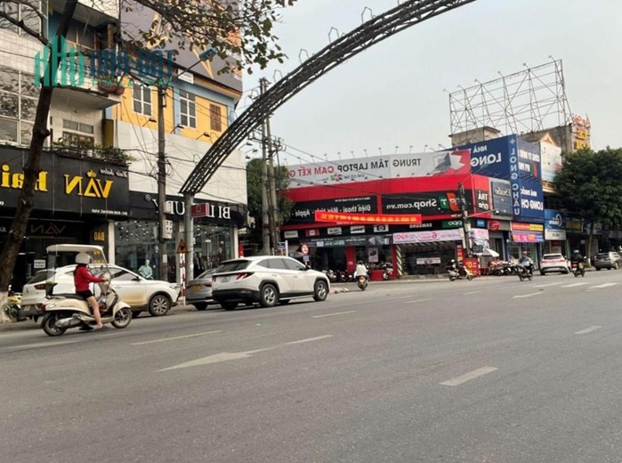 Bán nhà 3 tầng dt 100 m2 với giá chưa tới 10 tỷ đồng tại đường Hoàng Liên (là đường Hoàng Sào cũ),