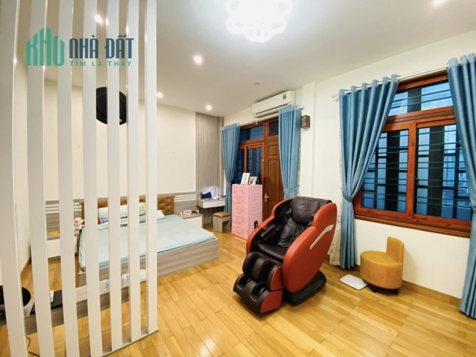 Bán nhà GẦN ROYAL CITY 65m2, MT 6.3m chỉ 6 Tỷ 5 GẦN Ô TÔ, GẦN PHỐ, BÃI ĐỂ XE Lh 0969356066